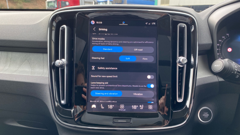 Volvo XC40 2.0 B3P Ultra Dark 5dr Auto Petrol Estate